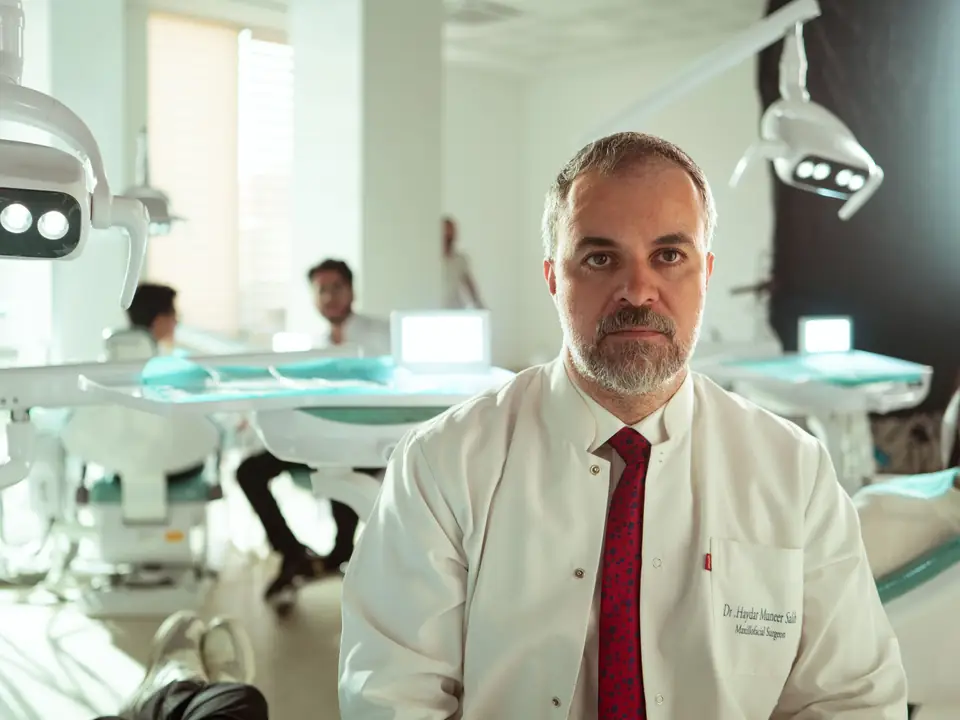 Dr. Pablo Serra, implantólogo y cirujano